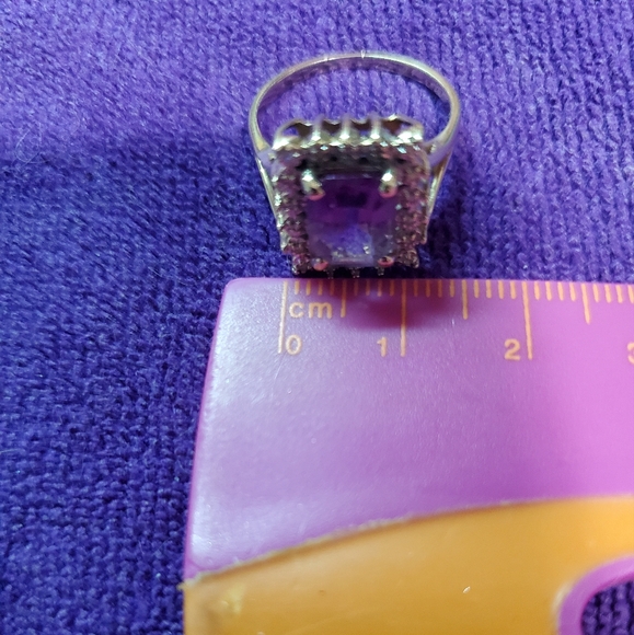 10kg gold Amethyst, Diamond chips Ring - Picture 7 of 8